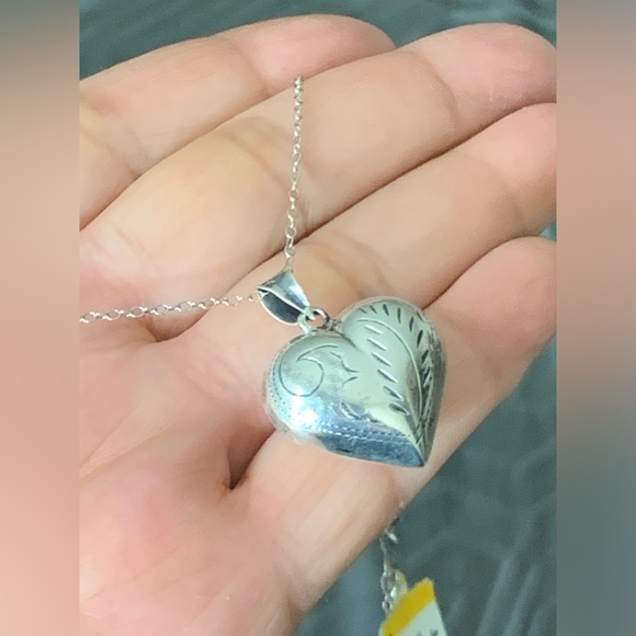 Vintage 925 Sterling Silver Etched Heart Pendant Necklace - Picture 14 of 16